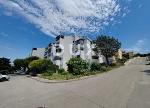 CRIKVENICA - Lehetőség Crikvenicában - Tágas apartman két erkéllyel és tengerre néző kilátással!