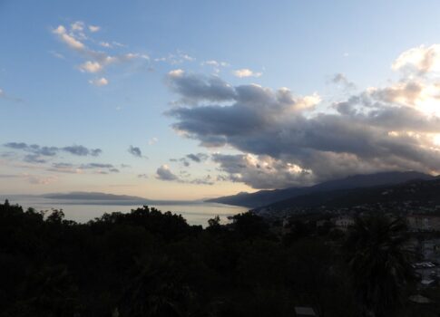 OPATIJA, MATULJI - 400 m2-es ház egy kétszintes apartmannal és két apartmannal + 710 m2-es kert
