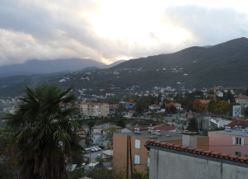 OPATIJA, MATULJI - 400 m2-es ház egy kétszintes apartmannal és két apartmannal + 710 m2-es kert