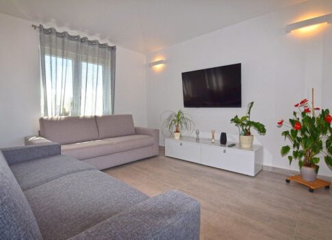 ISZTRIA, PULA - Modern földszinti ház, közel a város zajához