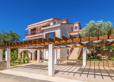 KRK SZIGET, ŠOTOVENTO - Családi ház 3 apartmannal, kilátással a tengerre