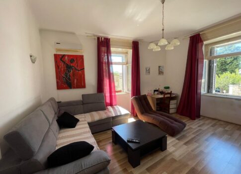 ISZTRIA, PULA - Tágas lakás a belvárosban!