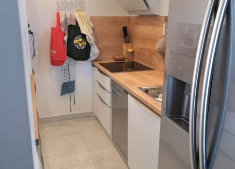 KRK SZIGET, MALINSKA - Négy szobás, kétszintes apartman tengerre néző kilátással