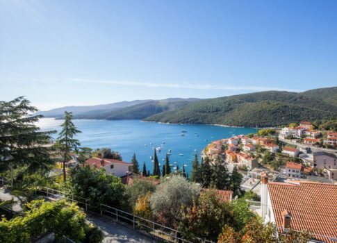 ISZTRIA, RABAC - Tengerre néző ház, 200 m-re a tengertől