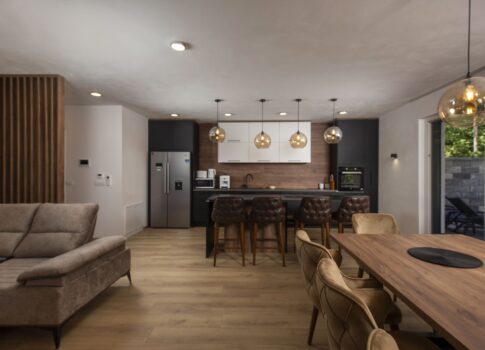 OPATIJA, MOŠĆENIČKA DRAGA - modern ikerház villa medencével 500 méterre a strandtól, tökéletes befektetés