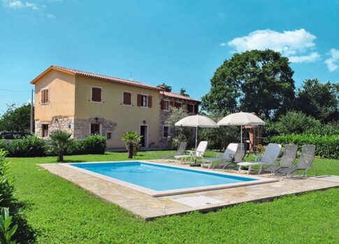 ISZTRIA, PIĆAN - Isztriai kőház medencével