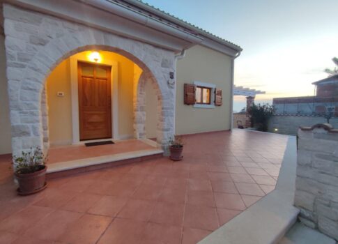 ISZTRIA, BRTONIGLA - Szép kőház medencével, kocsmával és nagy kerttel