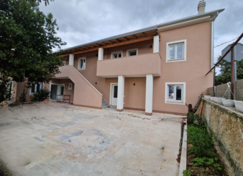 ISZTRIA, MEDULIN - Újonnan felújított ház három apartmannal és kilátással a tengerre