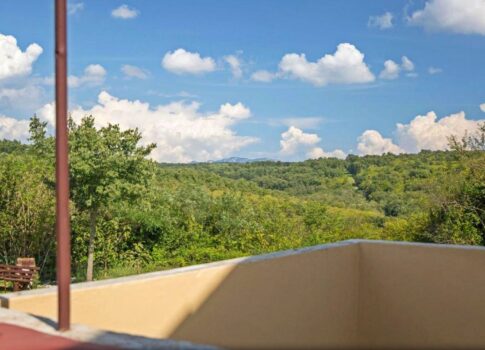 ISZTRIA, LABIN - Rusztikus ház természettel körülvéve