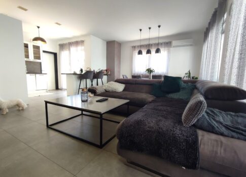 ISZTRIA, VODNJAN - Családi ház 240 m2, taverna, 1100 m2 mezőgazdasági terület