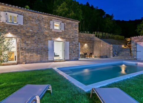 ISZTRIA, OPRTALJ - Tervező kőház medencével