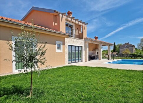 ISZTRIA, KANFANAR - Tágas ház medencével