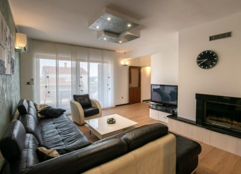 ISZTRIA, VINKURAN - Ház két apartmannal és medencével! Közel a tengerhez!