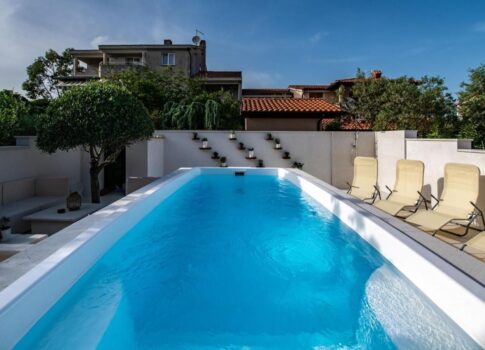 ISZTRIA, VINKURAN - Ház két apartmannal és medencével! Közel a tengerhez!