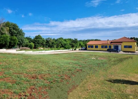 ISZTRIA, LABIN - Ház ellenállhatatlanul tágas kerttel