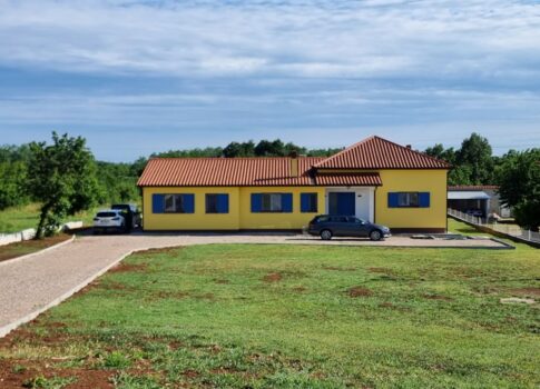 ISZTRIA, LABIN - Ház ellenállhatatlanul tágas kerttel