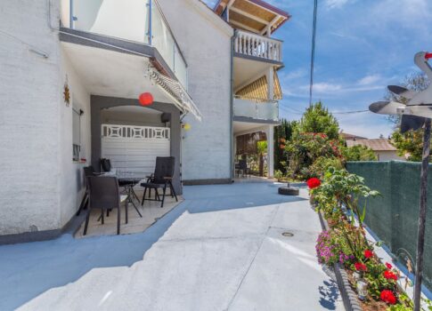 KRK SZIGET, MALINSKA - Ikerház 4 apartmannal, kilátással a tengerre