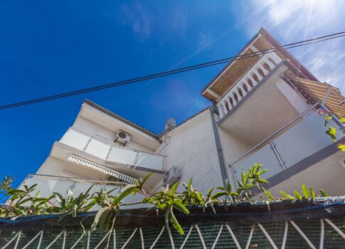 KRK SZIGET, MALINSKA - Ikerház 4 apartmannal, kilátással a tengerre