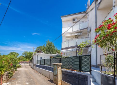 KRK SZIGET, MALINSKA - Ikerház 4 apartmannal, kilátással a tengerre