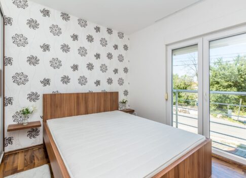 Krk-sziget, Klimno - Apartman a tenger közelében, nagy kerttel