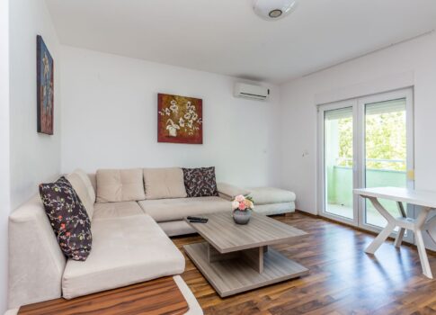 Krk-sziget, Klimno - Apartman a tenger közelében, nagy kerttel