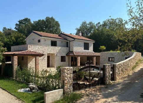 Krk-sziget - Kővilla úszómedencével