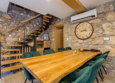 KRK SZIGET, DOBRINJA környéke - Ikerház medencével