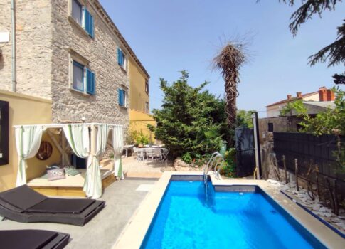 ISZTRIA, MARČANA - Retro kőház sorban