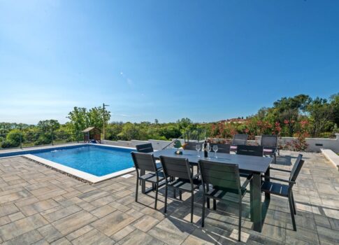 ISZTRIA, MARČANA - Új építésű úszómedencével a tenger közelében