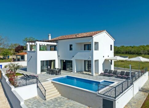 ISZTRIA, MARČANA - Új építésű úszómedencével a tenger közelében