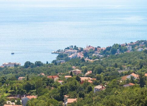 OPATIJA - egy gyönyörű villa medencével, panorámás kilátással a tengerre és teljes magánélettel