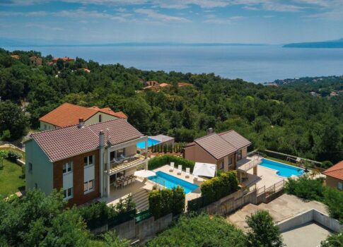 OPATIJA - egy gyönyörű villa medencével, panorámás kilátással a tengerre és teljes magánélettel