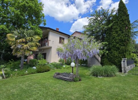 ISZTRIA, PAZIN - Családi ház a természetben, gyönyörűen parkosított kerttel, kilátással a zöld növényzetre