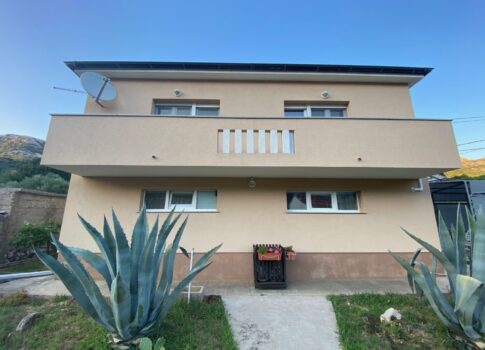 KRK SZIGET, BAŠKA, DRAGA BAŠĆANSKA - két apartmannal és nagy kerttel rendelkező családi ház! LEHETŐSÉG!