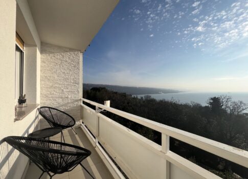 OPATIJA, KÖZPONT - Tengerre néző apartman kiadó