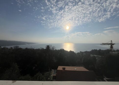 OPATIJA, KÖZPONT - Tengerre néző apartman kiadó