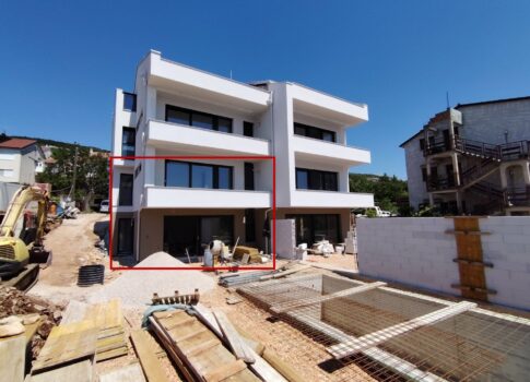 CRIKVENICA, DRAMALJ - Duplex apartman medencével 300 méterre a tengertől!
