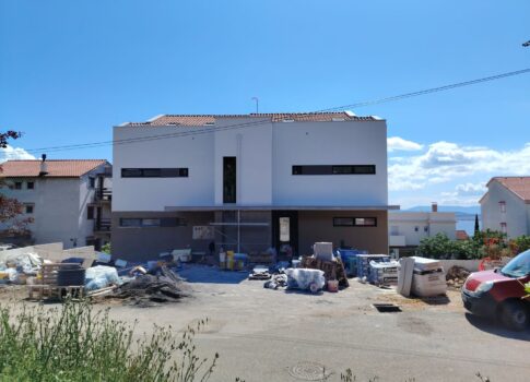 CRIKVENICA, DRAMALJ - Duplex apartman medencével 300 méterre a tengertől!