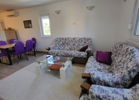 ZADAR, VIR - TÁGAS APARTMAN TERASZSAL, 500 M-RE A STRANDTÓL!