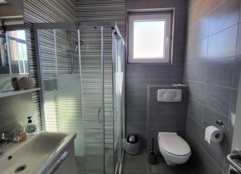 ZADAR, VIR - TÁGAS APARTMAN TERASZSAL, 500 M-RE A STRANDTÓL!