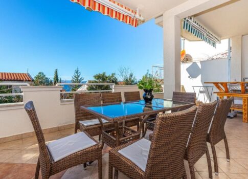 CRIKVENICA, DRAMALJ - apartman gyönyörű terasszal