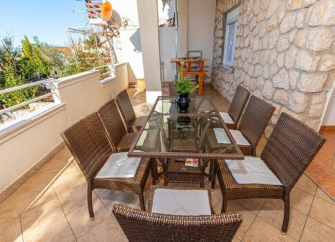 CRIKVENICA, DRAMALJ - apartman gyönyörű terasszal