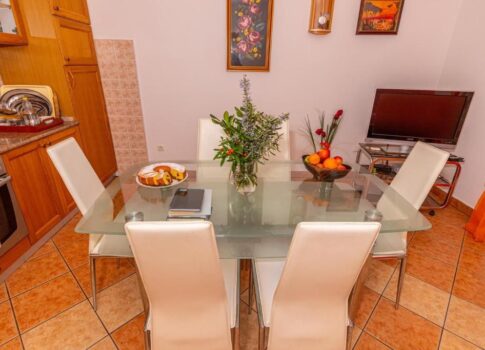 CRIKVENICA, DRAMALJ - apartman gyönyörű terasszal