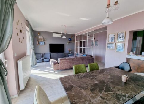 OPATIJA, KÖZPONT - vonzó apartman tengerre néző kilátással, kerttel és külön bejárattal