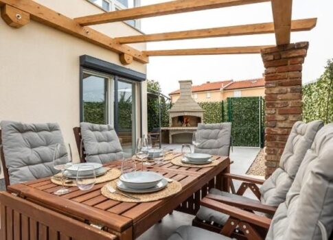 MALINSKA - Teljesen felújított ház három emeleten, tengerre néző kilátással!