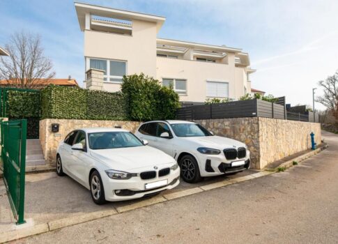 MALINSKA - Teljesen felújított ház három emeleten, tengerre néző kilátással!