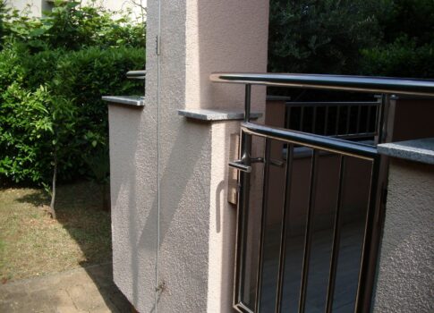 KRK SZIGET, MALINSKA - 2 hálószobás + nappalis apartman kerttel és parkolóval