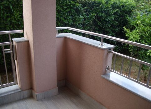 KRK SZIGET, MALINSKA - 2 hálószobás + nappalis apartman kerttel és parkolóval