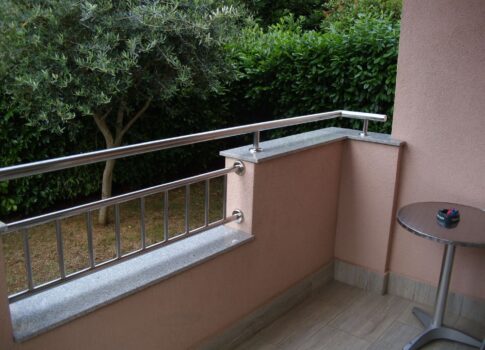 KRK SZIGET, MALINSKA - 2 hálószobás + nappalis apartman kerttel és parkolóval