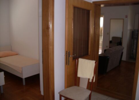 KRK SZIGET, MALINSKA - 2 hálószobás + nappalis apartman kilátással és parkolóval